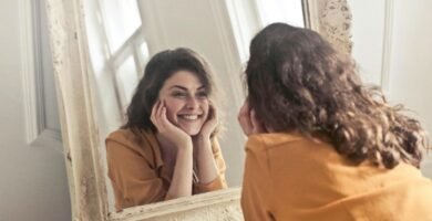 ¿Cómo saber si es un espejo de dos caras?