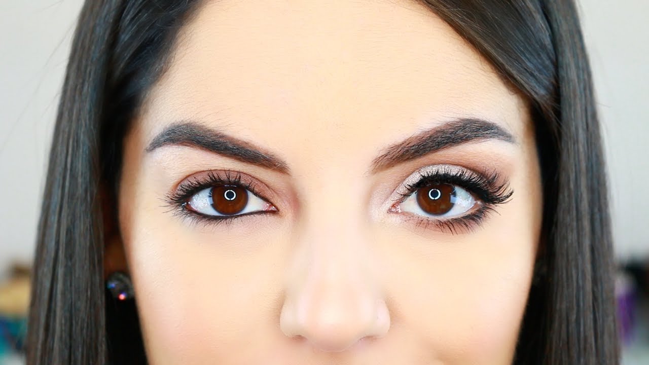 ¿Cómo se pueden maquillar los ojos para que se vean más grandes?
