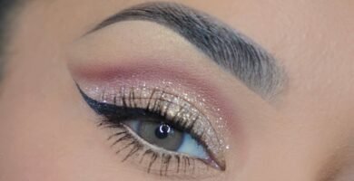 maquillaje luminoso para maquillaje para invitadas con vestido rojo