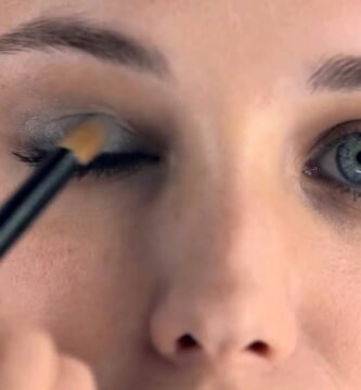 maquillaje luminoso para maquillaje para novias con ojos azules