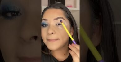 maquillaje según el horario de maquillaje para invitadas con vestido azul